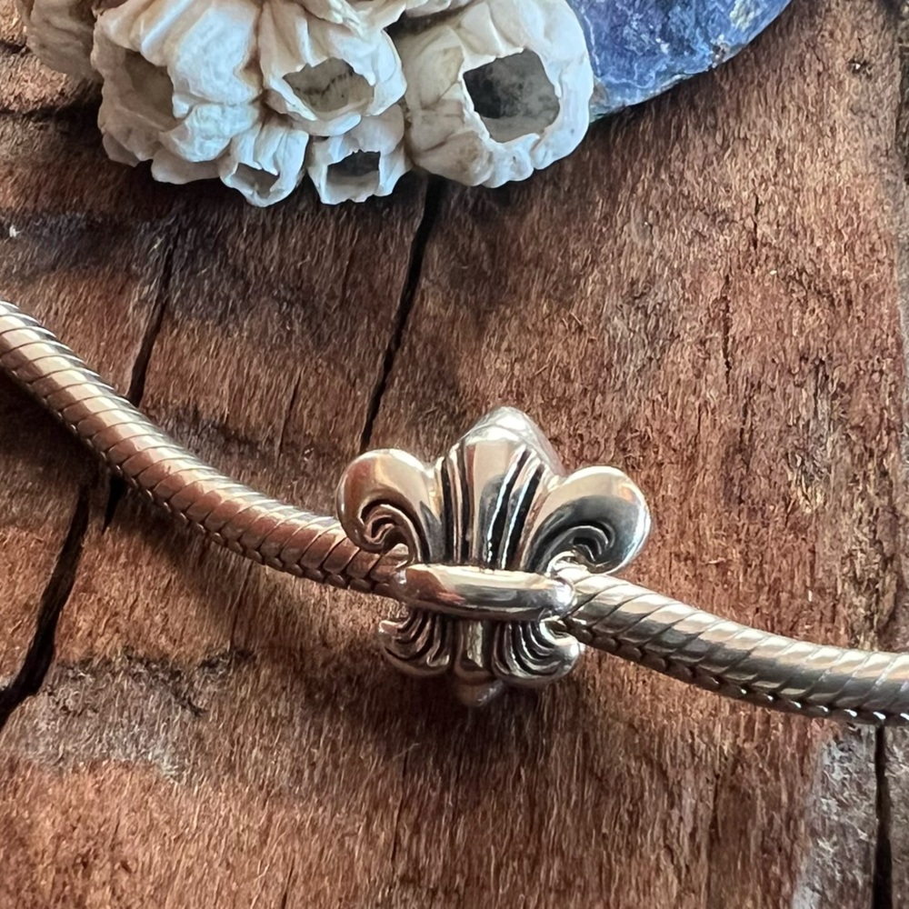 New Chamilia Charm Fleur De Lis Bead 925 Love Family Friendship French Flower